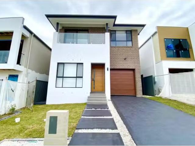 Nice 5 BR 32 Kewney Street, Box Hill House for rent Listed by.
