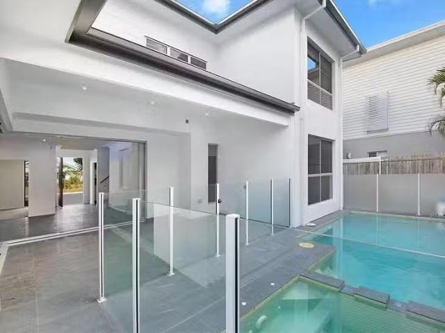 For Rent! 5 BR 46 Long Street, Hendra, QLD 4011