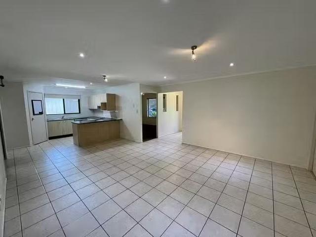 Deal! 5 BR 41 Mary Street, Nambour, QLD 4560