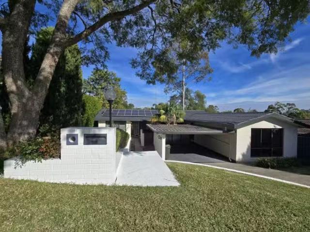 Unique 5 BR 50 Tallowwood Crescent, BRADBURY House for rent L.