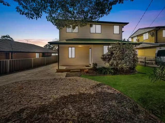 Cheap 5 BR 5 Maree Place, Blacktown House for rent Listed by.