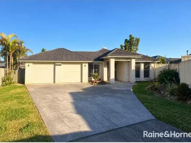 Cheap 5 BR 5 Rock Lilly Close, WORRIGEE House for rent Listed.
