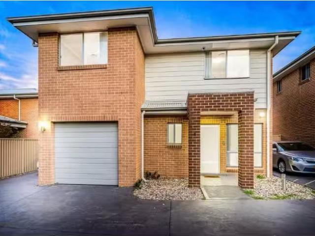 Rental! 5 BR 6/18 Ramona Street, Quakers Hill Townhouse for re.