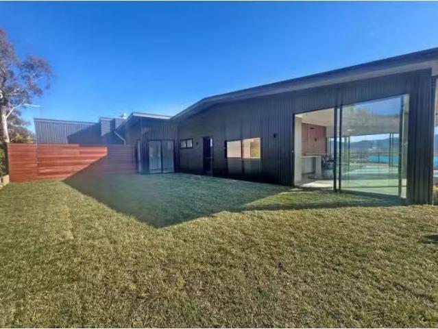 Cozy 5 BR 79 Kunama Drive, East Jindabyne House for rent List.
