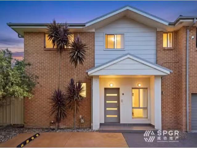 New 5 BR 8/51 Cornelia Road, Toongabbie Townhouse for rent Li.