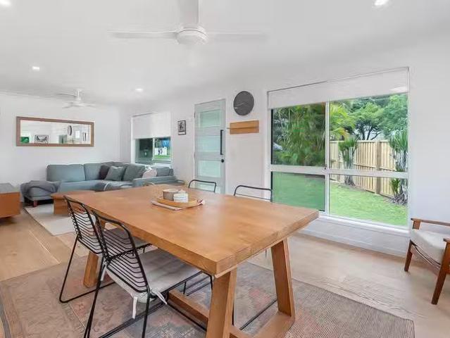 Cozy 5 Brier Crescent, Varsity Lakes, QLD 4227