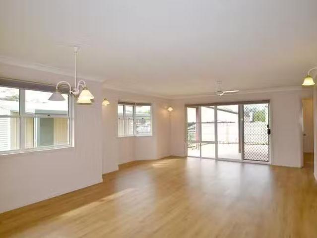 Charming 5 Carbeen Street, Kin Kora, QLD 4680