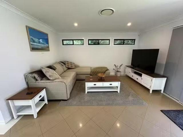 Charming 5 Fourth Avenue, Somerset Dam, QLD 4312