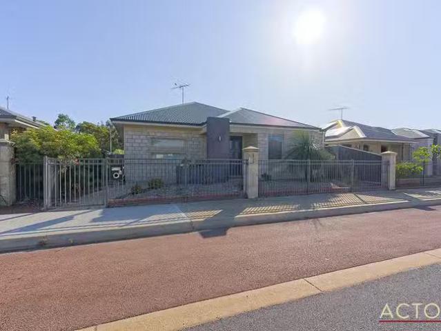 Just in! 5 Glengarry Way, Pinjarra, WA 6208