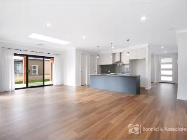 Unique 5 Havelock Road, Beechworth House for rent Listed by M.