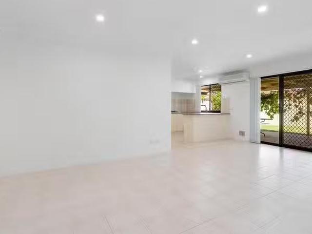 For Rent! 5 Henderson Avenue, Redcliffe, WA 6104