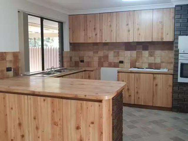 Charming 5 Ing Place, Noranda, WA 6062