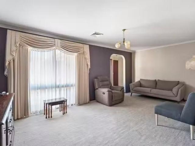 For Rent! 5 Rutherglen Way, Taylors Lakes VIC 3038