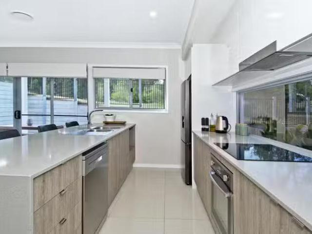 Rental! 5 Stonewood Circuit, Oxenford, QLD 4210