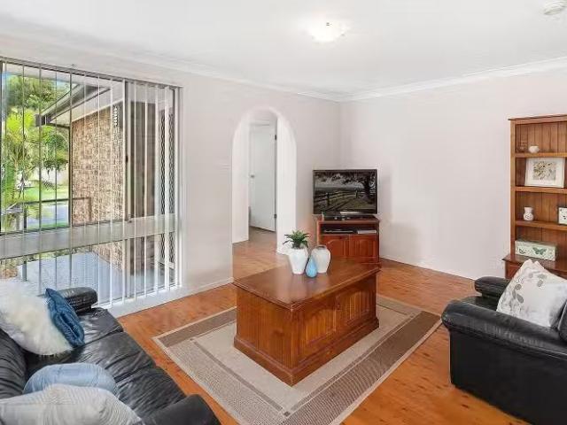 New 5 The Broadwaters, Tascott House for rent Listed by Annek.