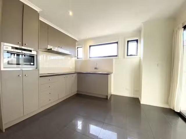 Cheap 5A Danube Place, Roxburgh Park, VIC 3064