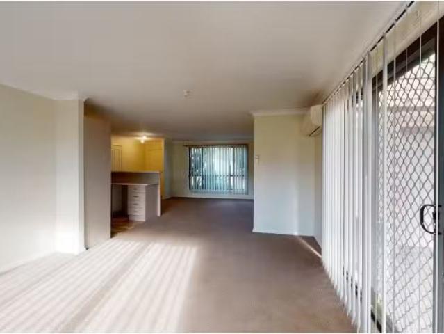 Cheap 63 Kline Street, Weston House for rent Listed by Leah J.