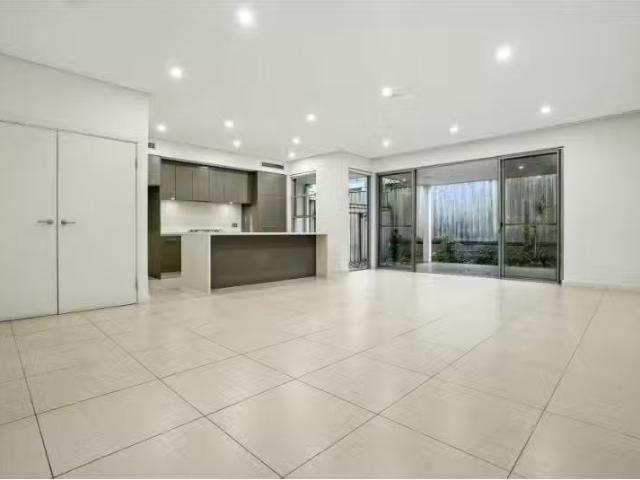Cozy 60 Central Park Avenue, Norwest Townhouse for rent Liste.
