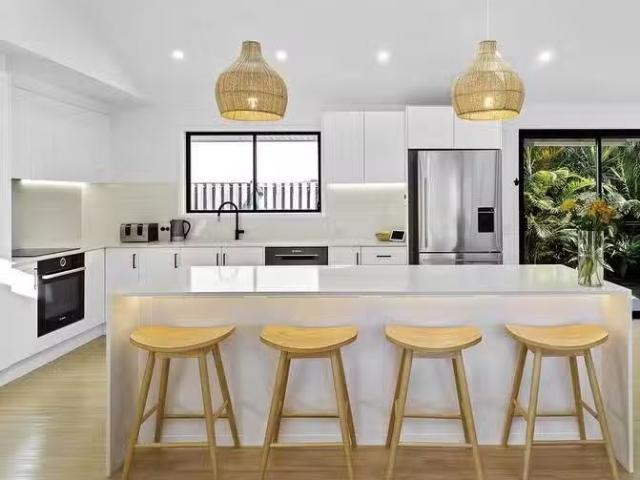 For Rent! 61 Volante Crescent, Mermaid Waters, QLD 4218