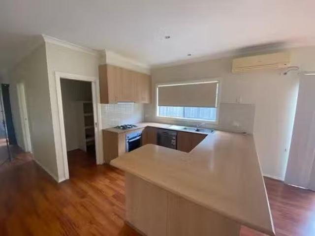 Cheap 61 Fantail Crescent, Williams Landing, VIC 3027