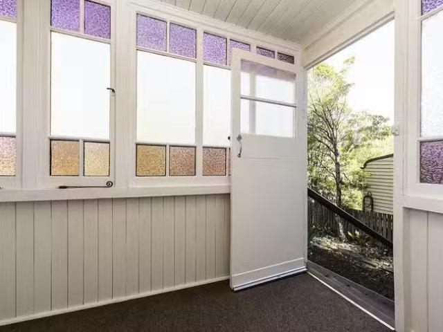 Cozy 61 Geoffrey Street, Mount Lofty, QLD 4350