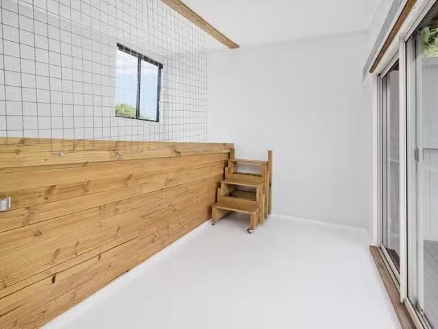 Deal! 62a First Avenue North, Warrawong, NSW 2502 Studio for.