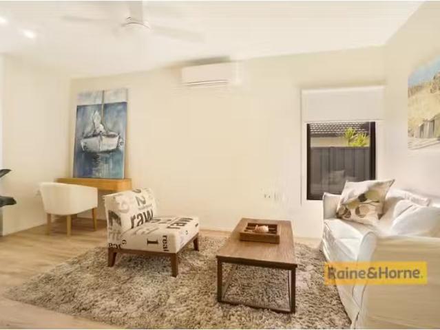 Cozy 6/433 Ocean Beach Road, UMINA BEACH Townhouse for rent L.