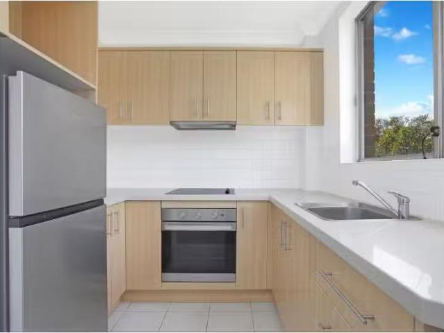 Charming 6/4 Morton Street, WOLLSTONECRAFT Apartment for rent.