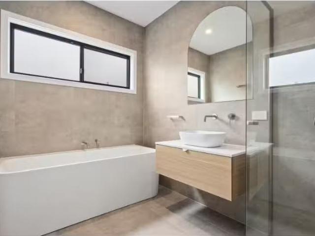 Charming 64B Grey Street, Keiraville House for rent Listed by.