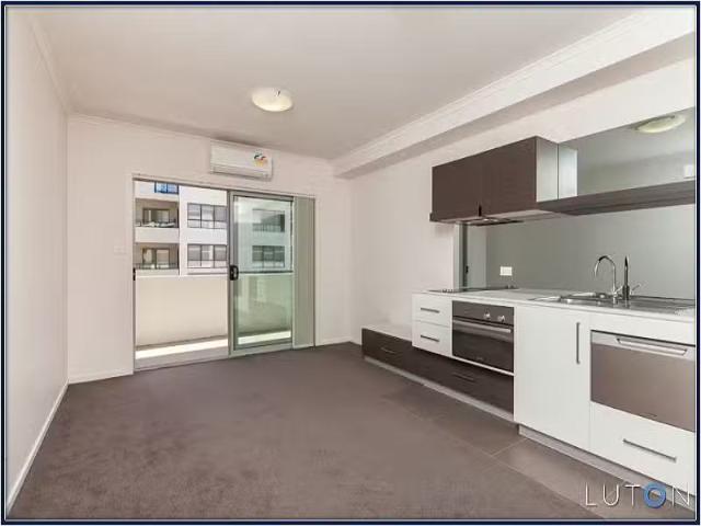 Nice 6/56 Cowlishaw Street, Greenway Apartment for rent Liste.