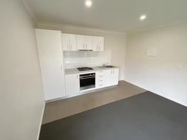 Cozy 65B Carstens Street, Lavington, NSW 2641