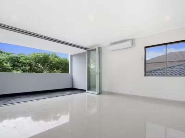 Cheap 6/62 Hall Street, Bondi Beach Apartment for rent Listed.