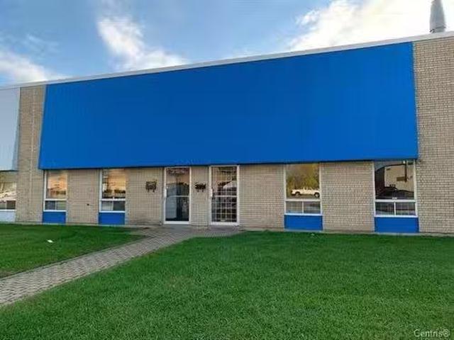 Deal! 664 674 Boul. Du Curé Boivin, Boisbriand, QC, J7G 2A7.
