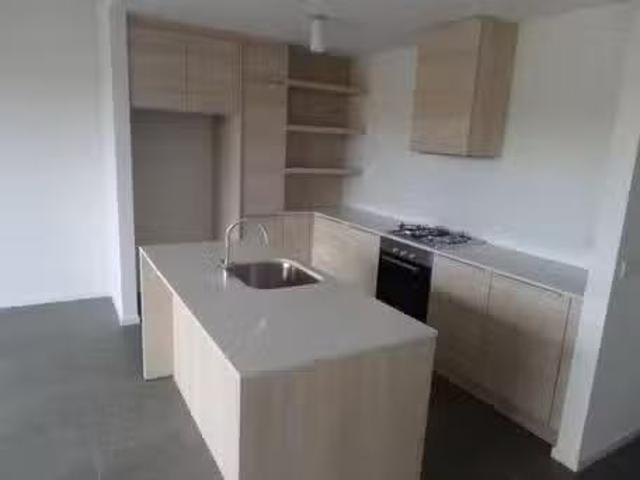 Cozy 66 Valley Lake Boulevard, Keilor East VIC 3033