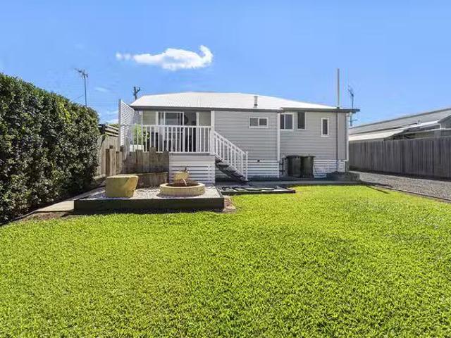 For Rent! 6 Moore Street, Elliott Heads, QLD 4670