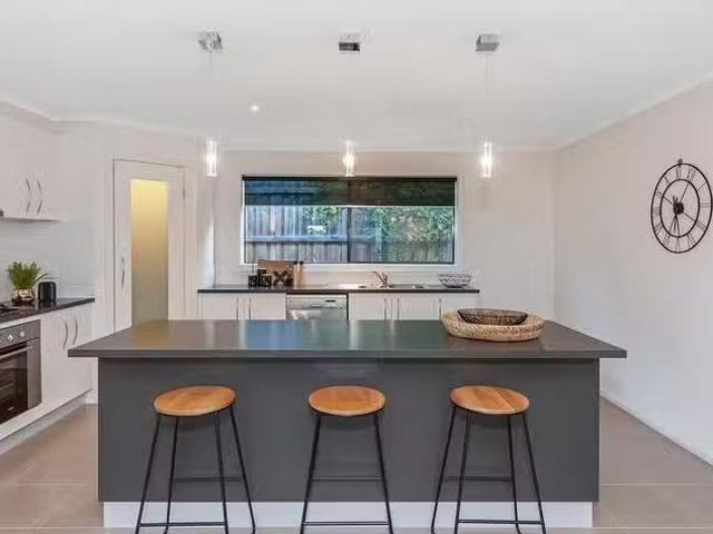 Rental! 6 Oakwood Street, MERNDA, VIC 3754 House for Rent