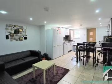 For Rent! 6 BA 6 bedroom end of terrace house for rent in Luto.