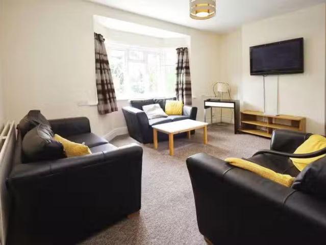 Just in! 6 bedroom detached house for rent in Ripon Road, Bour.
