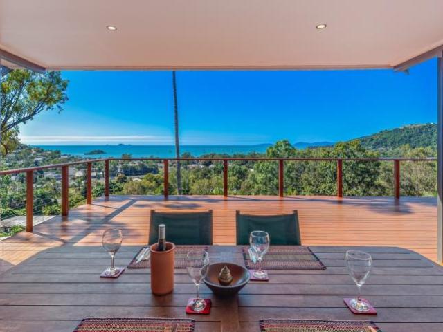For Rent 6 Bedroom House CANNONVALE QLD DS104955659