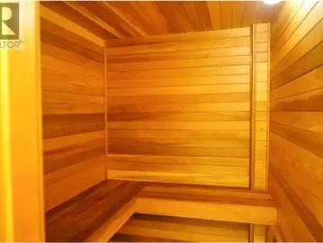 Greater Vancouver - Parking, Swimming pool