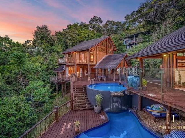 For Rent 6 Bedroom Villa Trinity Beach Queensland DS105151966