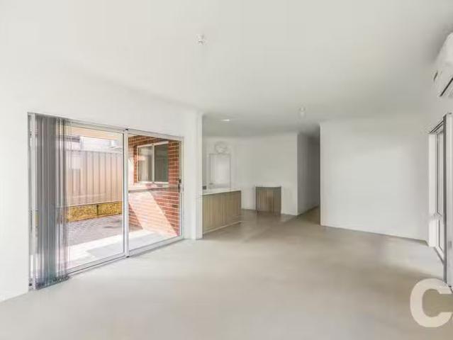 Deal! 6 Bellingham Parade, Wellard, WA 6170