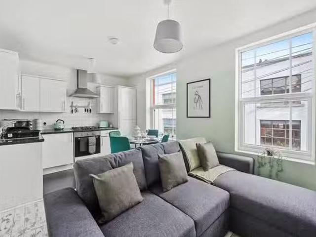 Rental! 6 BR Jamaica Street
