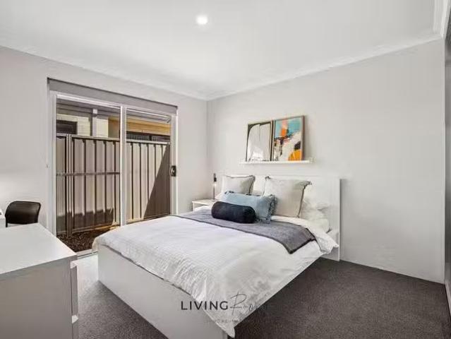 Cozy 6 BR ROOM 2 Persimmon Crescent, Karnup, WA 6176