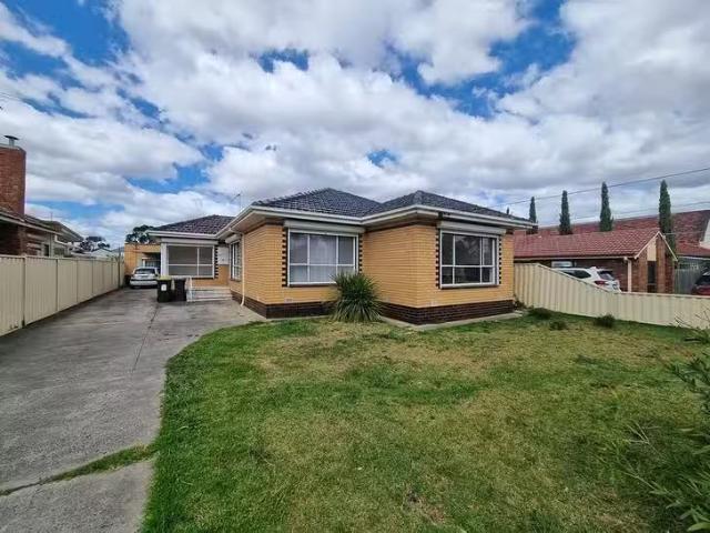 Cozy 6 BR 50 Holt Street, Ardeer, VIC 3022