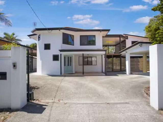 Just in! 6 BR 83 Westminster Avenue, GOLDEN BEACH, QLD 4551.