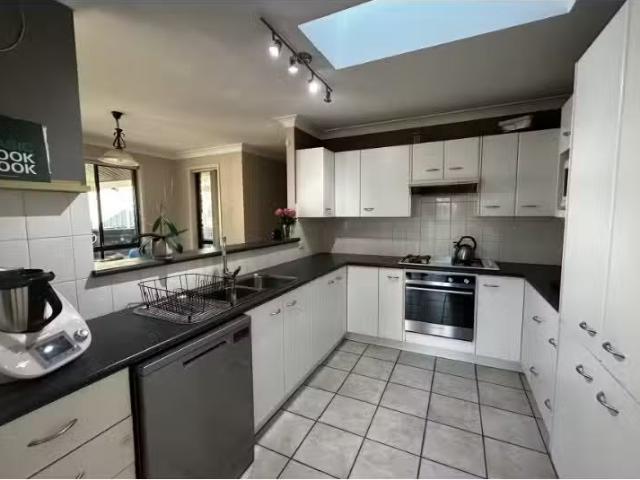 Charming 6 Christine Close, Rutherford House for rent Listed.
