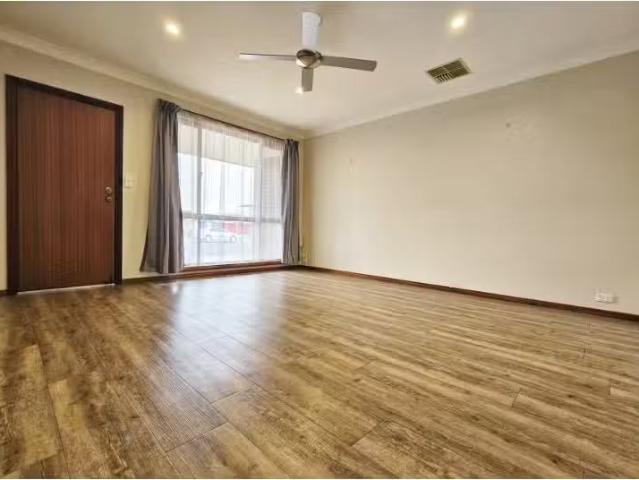 Just in! 6 Douglas Mawson Drive, Dubbo Townhouse for rent Lis.