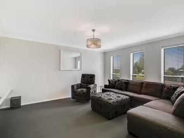 Just in! 6 Kingfisher Drive, Highfields, QLD 4352