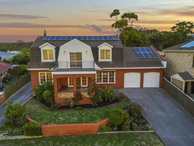 Deal! 6 Ronald Crescent, Marino, SA 5049